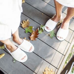 Slippers pantoffels open gesloten wegwerp badstof antislip zool veilig voordelig Hotel sauna wellness B&B