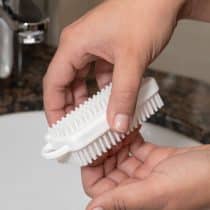 Nagelborsteltje met harde haren