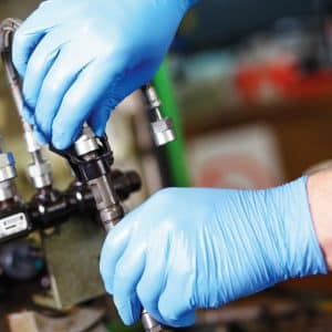 Blauwe nitril handschoenen Hygostar Safe Premium – sterke, latexvrije wegwerphandschoenen voor professioneel gebruik.