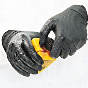 Zwarte Hygostar nitril handschoenen Power Grip – sterke wegwerphandschoenen met diamantstructuur voor optimale grip bij professioneel gebruik.